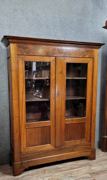 Bibliothèque époque louis Philippe en noyer vers 1830 | Puces Privées