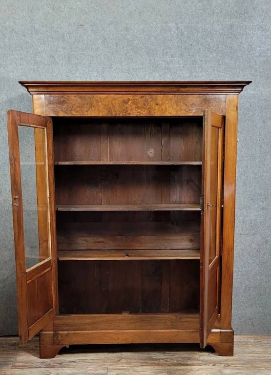 Bibliothèque époque louis Philippe en noyer vers 1830 | Puces Privées
