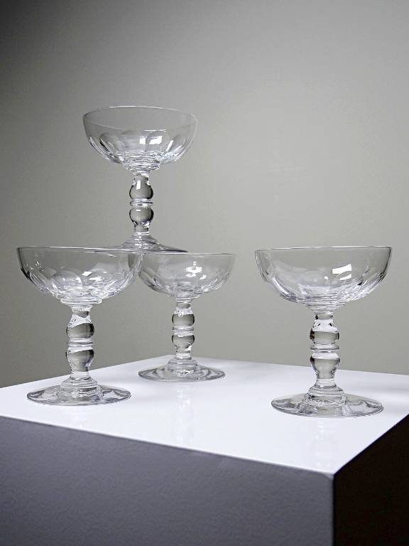 4 Coupes à champagne anciennes cristal taillé Baccart Médicis | Puces Privées