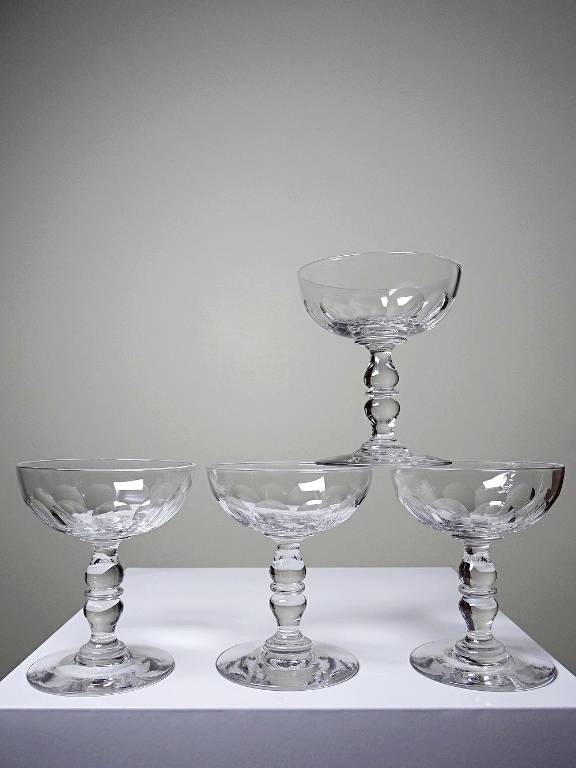 4 Coupes à champagne anciennes cristal taillé Baccart Médicis | Puces Privées
