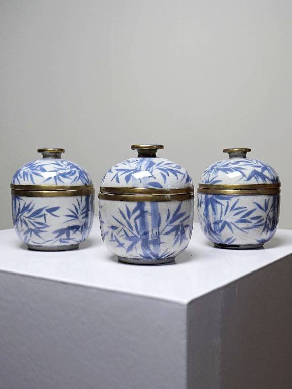 Trio de Gaiwans, petites tasses à thé couvertes chinoises porcelaine peinte main | Puces Privées