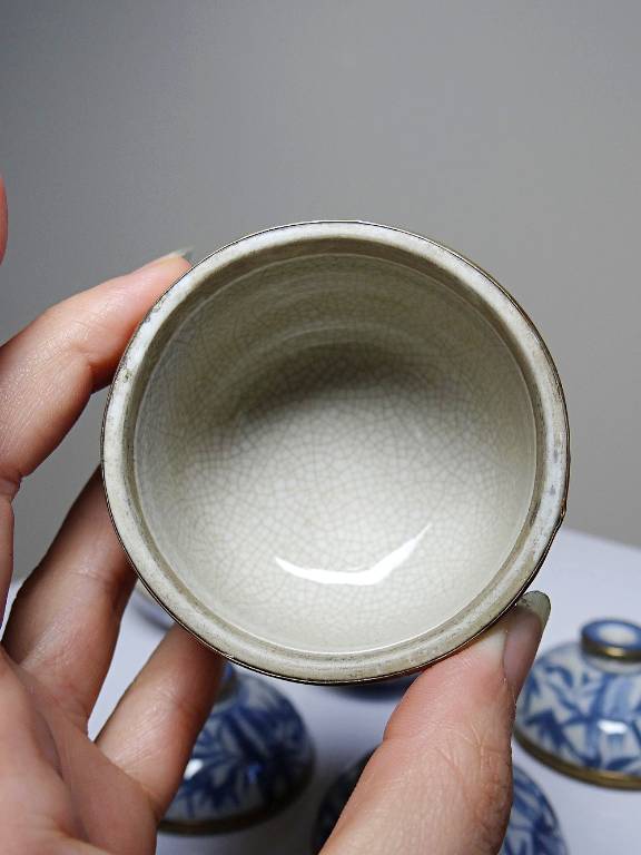 Trio de Gaiwans, petites tasses à thé couvertes chinoises porcelaine peinte main | Puces Privées