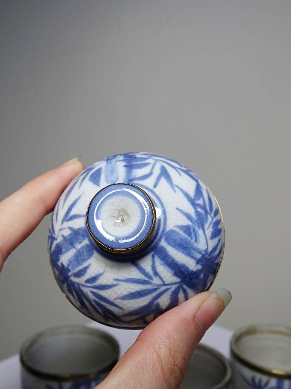 Trio de Gaiwans, petites tasses à thé couvertes chinoises porcelaine peinte main | Puces Privées