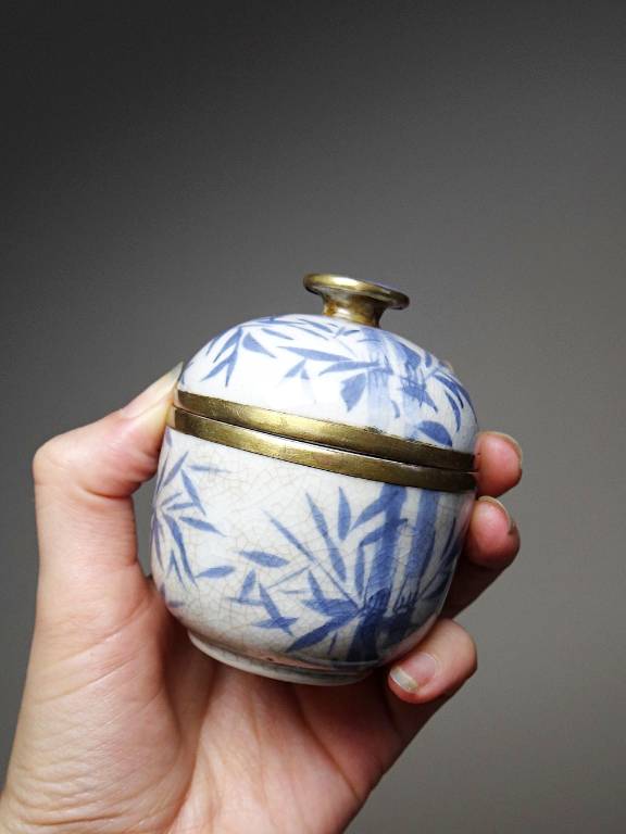 Trio de Gaiwans, petites tasses à thé couvertes chinoises porcelaine peinte main | Puces Privées