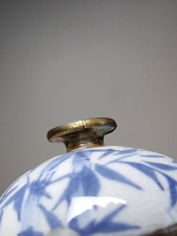 Trio de Gaiwans, petites tasses à thé couvertes chinoises porcelaine peinte main | Puces Privées