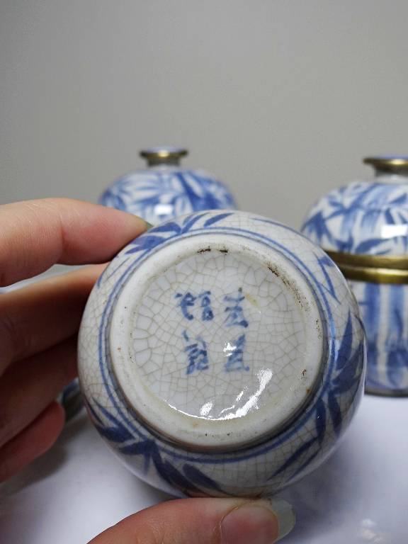Trio de Gaiwans, petites tasses à thé couvertes chinoises porcelaine peinte main | Puces Privées