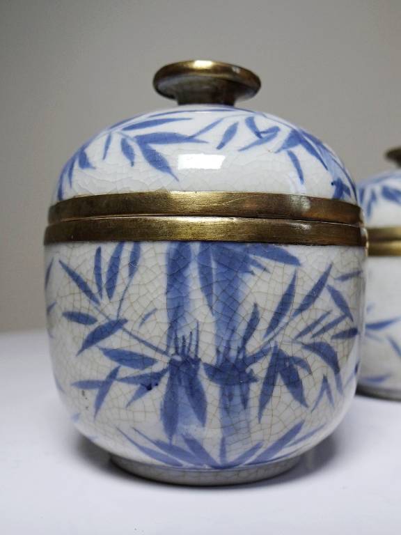 Trio de Gaiwans, petites tasses à thé couvertes chinoises porcelaine peinte main | Puces Privées