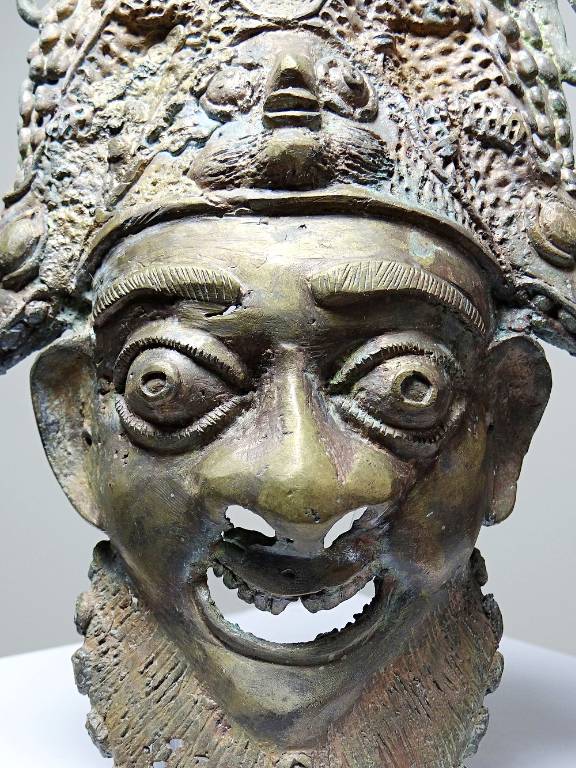 Masque Africain en Bronze vintage Bamoun, Cameroun | Puces Privées