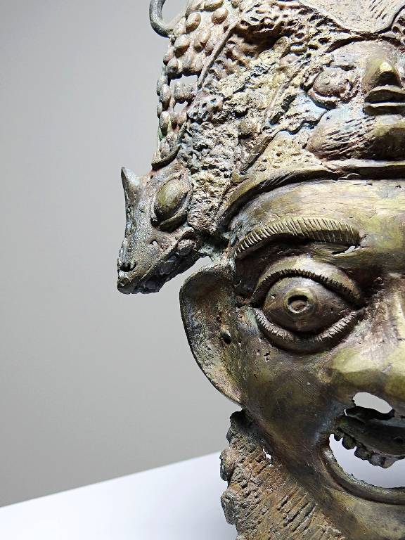 Masque Africain en Bronze vintage Bamoun, Cameroun | Puces Privées