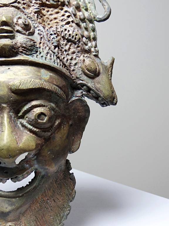 Masque Africain en Bronze vintage Bamoun, Cameroun | Puces Privées