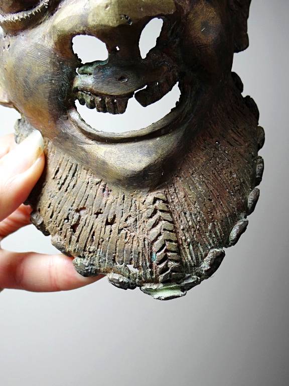 Masque Africain en Bronze vintage Bamoun, Cameroun | Puces Privées