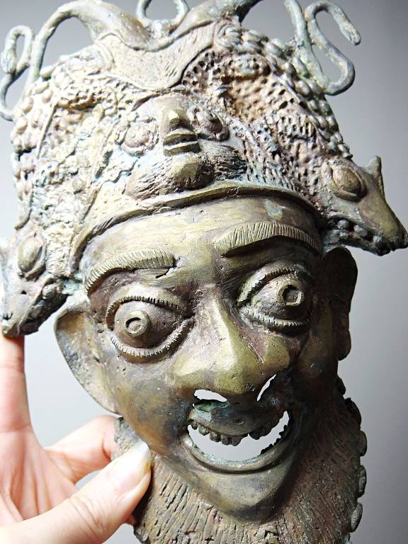 Masque Africain en Bronze vintage Bamoun, Cameroun | Puces Privées