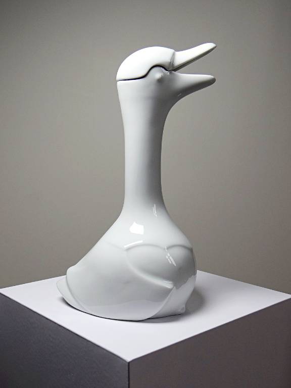 Carafe en porcelaine fine de Limoges blanche, Modèle d'après Sandoz Haviland | Puces Privées