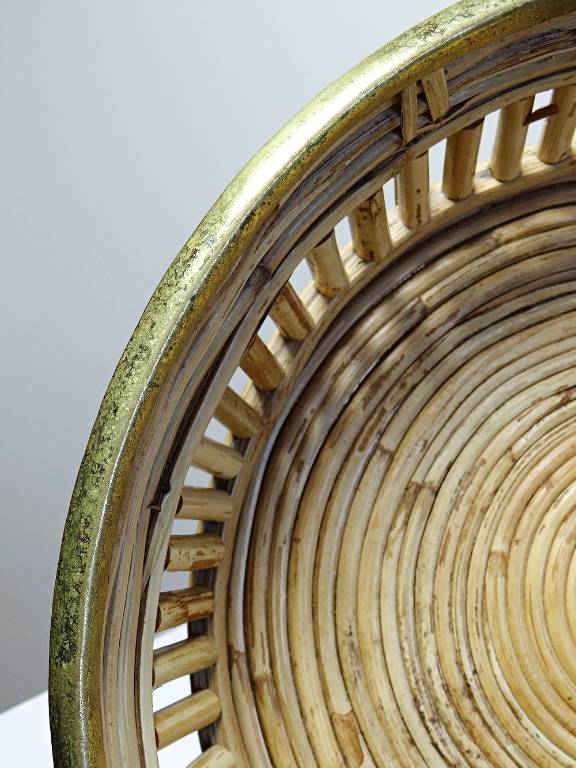 Plateau, corbeille rond en bambou clair cerclage laiton vintage Italie années 70 | Puces Privées