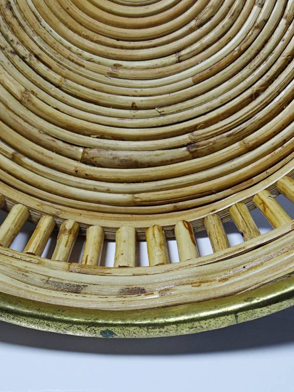 Plateau, corbeille rond en bambou clair cerclage laiton vintage Italie années 70 | Puces Privées