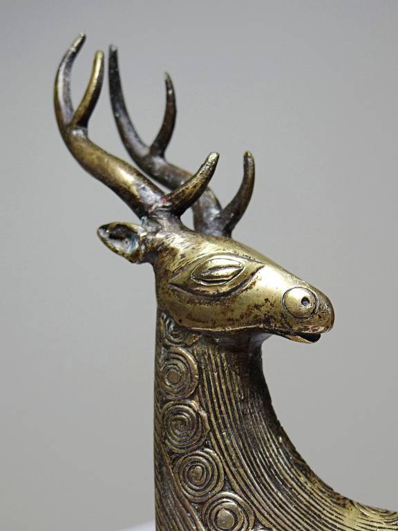 Cerf couché décoratif en laiton Dhokra Inde vintage artisanal | Puces Privées
