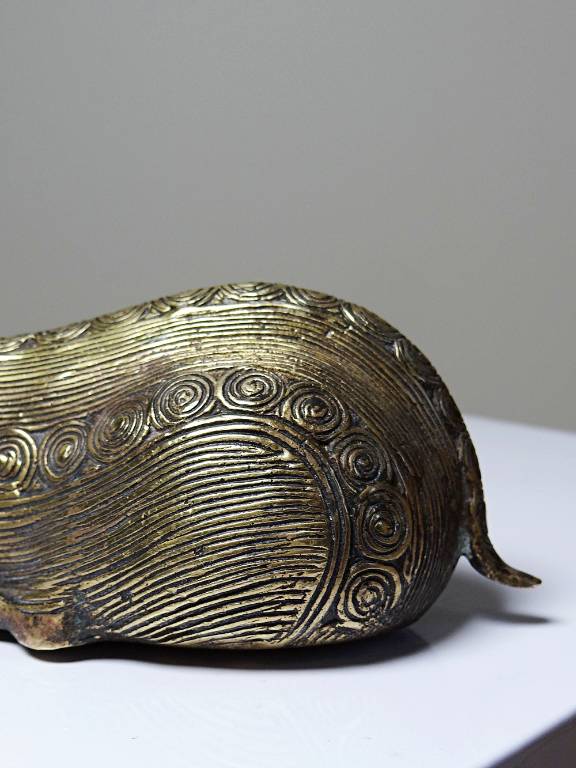 Cerf couché décoratif en laiton Dhokra Inde vintage artisanal | Puces Privées