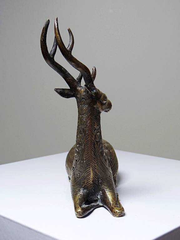 Cerf couché décoratif en laiton Dhokra Inde vintage artisanal | Puces Privées