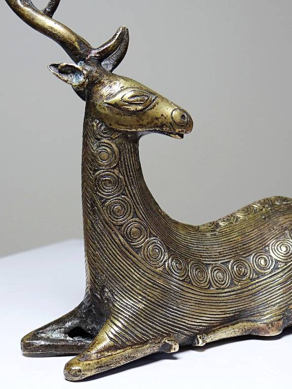 Cerf couché décoratif en laiton Dhokra Inde vintage artisanal | Puces Privées
