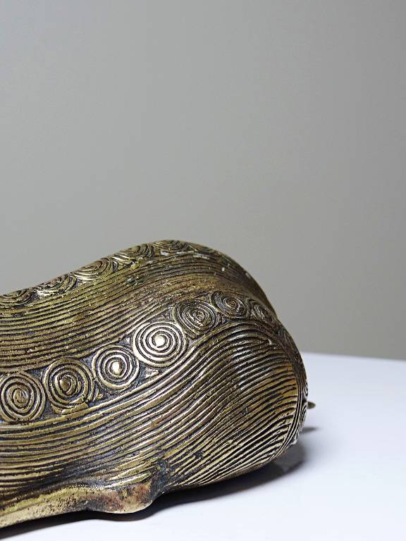 Cerf couché décoratif en laiton Dhokra Inde vintage artisanal | Puces Privées