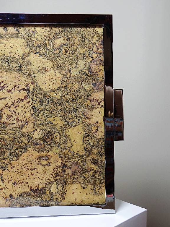 Plateau mid-century chic Chrome, Liège et plaque de verre années 70 | Puces Privées