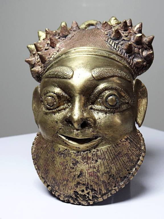 Petit masque d'Oba bronze doré Bamoun, Cameroun, vintage Afrique | Puces Privées