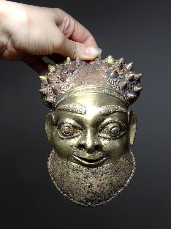 Petit masque d'Oba bronze doré Bamoun, Cameroun, vintage Afrique | Puces Privées