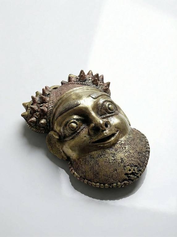 Petit masque d'Oba bronze doré Bamoun, Cameroun, vintage Afrique | Puces Privées