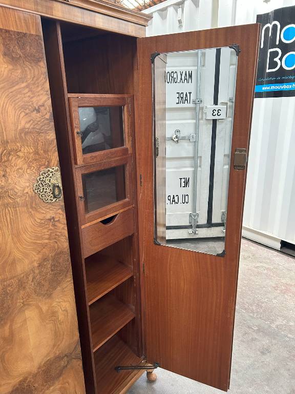 Armoire à 2 portes des années 1920 en ronce de noyer | Puces Privées