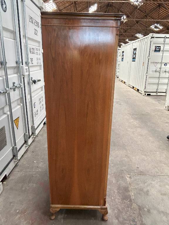 Armoire à 2 portes des années 1920 en ronce de noyer | Puces Privées