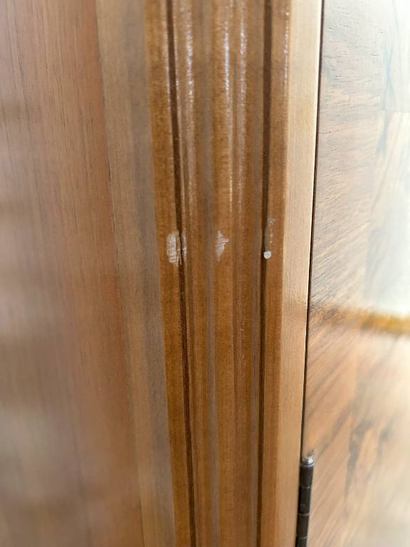 Armoire à 2 portes des années 1920 en ronce de noyer | Puces Privées