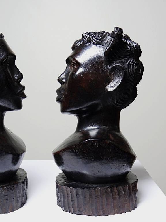 Couple de bustes Malgaches bois exotique foncé sculpté artisanat années 40-70 | Puces Privées