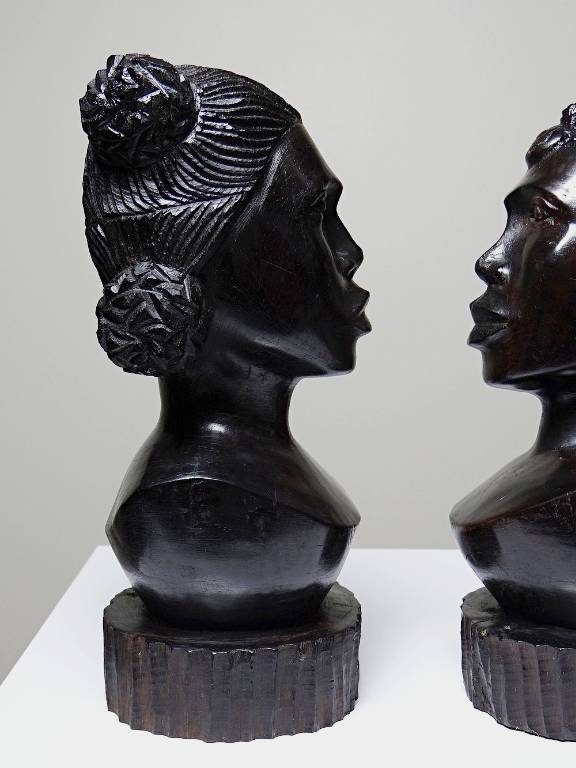 Couple de bustes Malgaches bois exotique foncé sculpté artisanat années 40-70 | Puces Privées