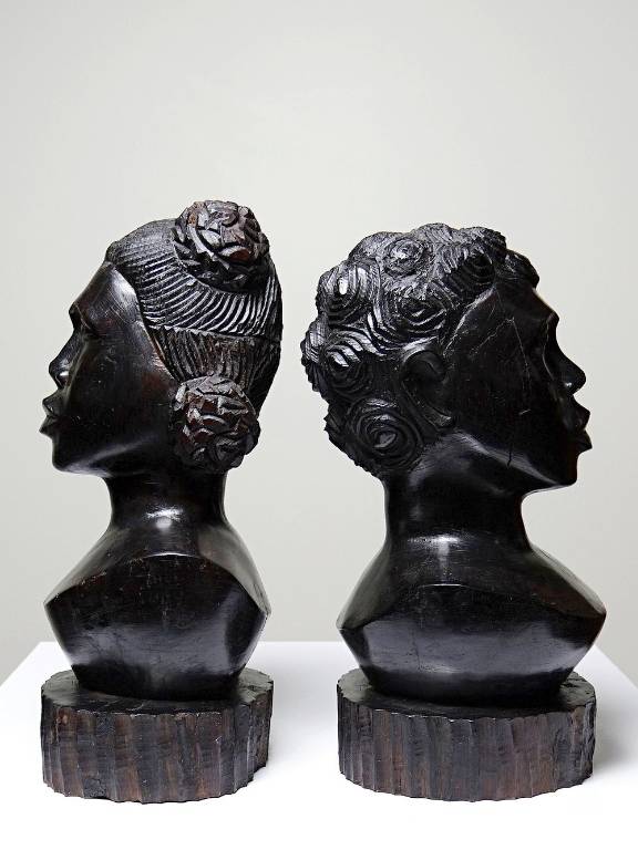 Couple de bustes Malgaches bois exotique foncé sculpté artisanat années 40-70 | Puces Privées