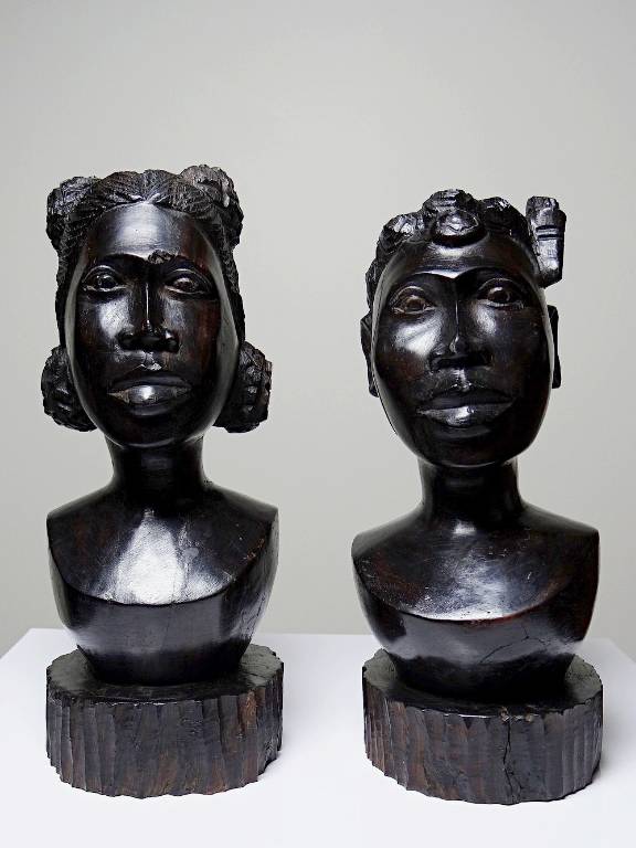 Couple de bustes Malgaches bois exotique foncé sculpté artisanat années 40-70 | Puces Privées