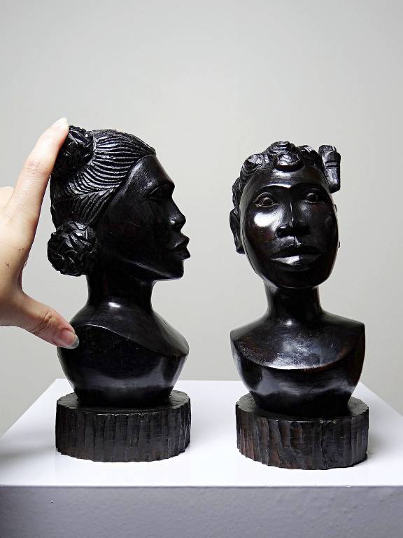 Couple de bustes Malgaches bois exotique foncé sculpté artisanat années 40-70 | Puces Privées