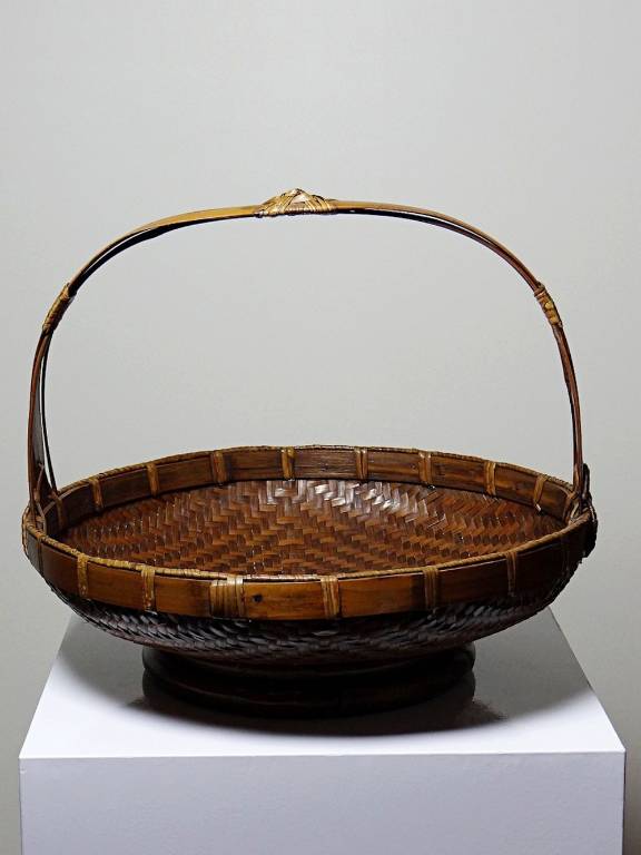 Grand panier à offrandes en bambou asiatique vintage 1920–1950 | Puces Privées