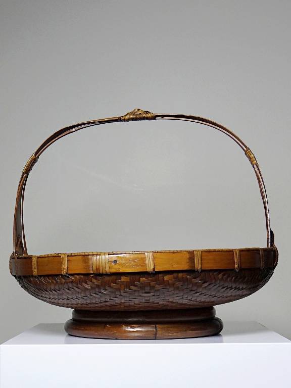 Grand panier à offrandes en bambou asiatique vintage 1920–1950 | Puces Privées