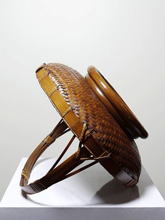 Grand panier à offrandes en bambou asiatique vintage 1920–1950 | Puces Privées