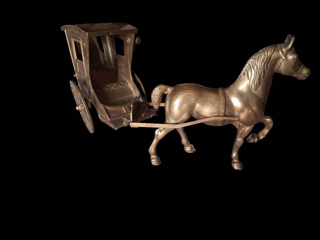 Cheval et sa calèche en laiton massif | Puces Privées