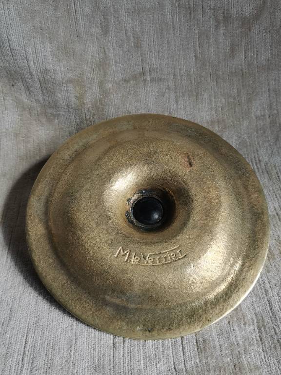 No - 594 - Tape pipe cendrier ,  en bronze par Max le Verrier | Puces Privées