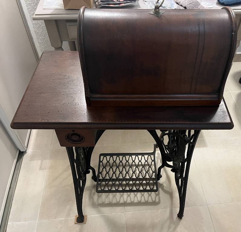 Ancienne machine à coudre SINGER | Puces Privées