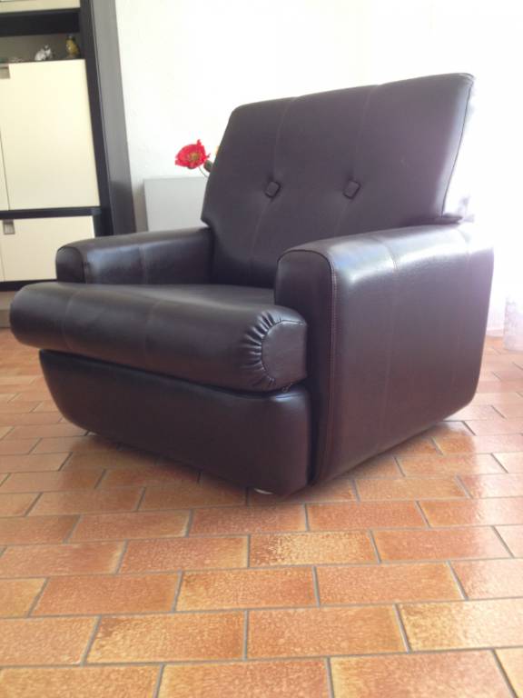 Fauteuil en skaï | Puces Privées