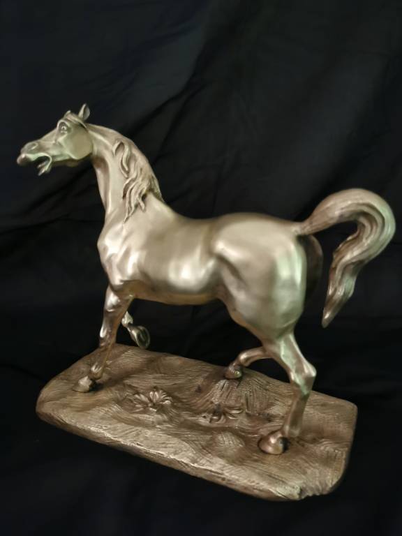 No - 606 - Cheval en bronze sur une terrasse naturaliste | Puces Privées