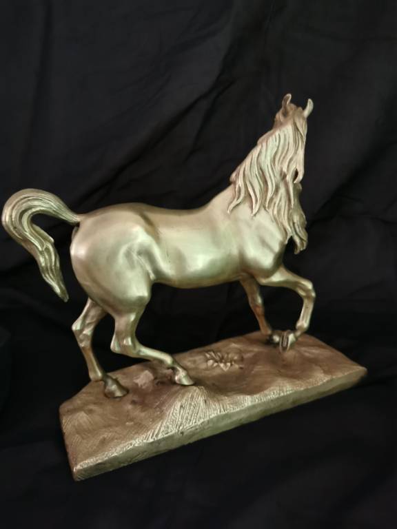 No - 606 - Cheval en bronze sur une terrasse naturaliste | Puces Privées