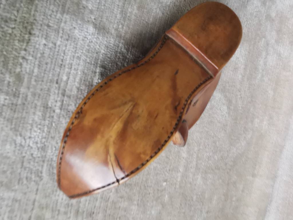 No - 607 - Tabatière en bois sculpté en forme de sabot , époque XIXème siècle | Puces Privées