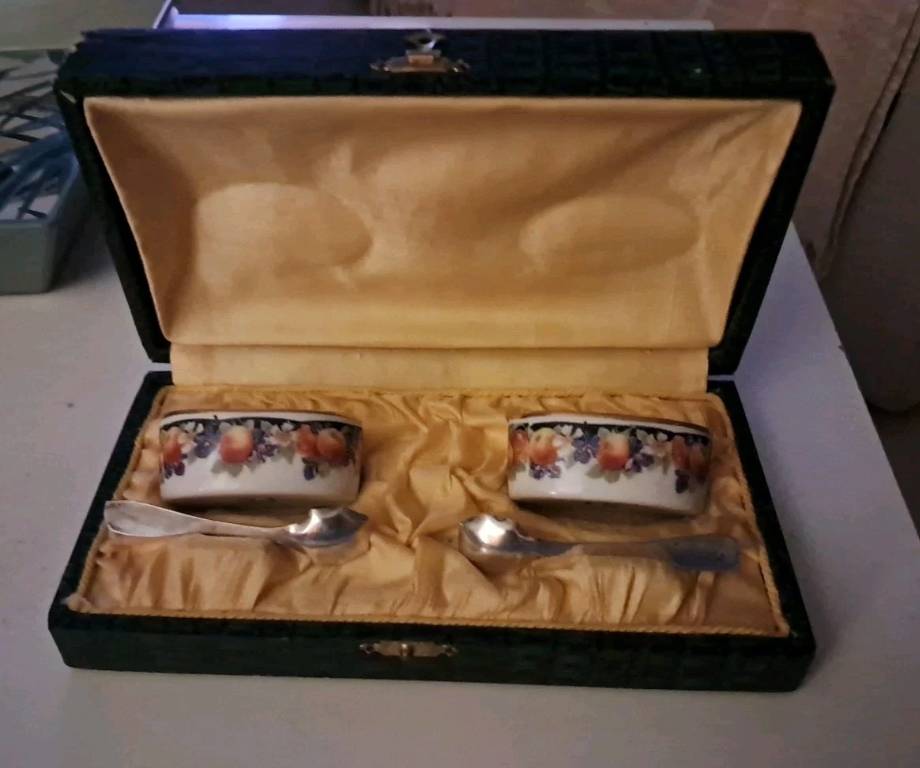 Salerons 2 Porcelaine Limoges Jie R Et 2 Cuillères Métal Argenté Coffret Ancien | Puces Privées