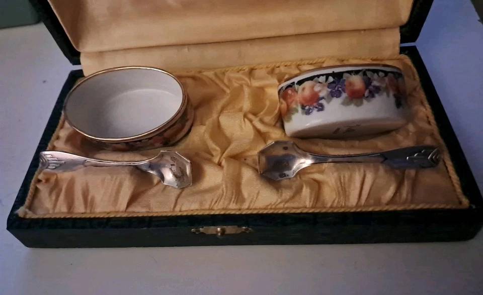 Salerons 2 Porcelaine Limoges Jie R Et 2 Cuillères Métal Argenté Coffret Ancien | Puces Privées