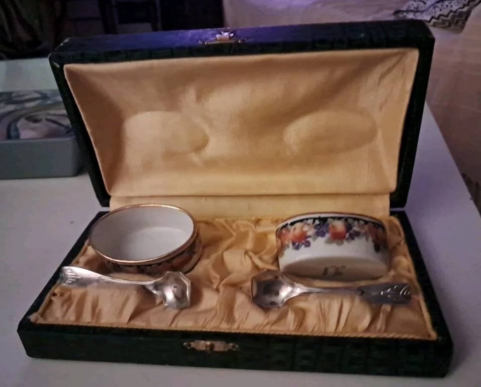 Salerons 2 Porcelaine Limoges Jie R Et 2 Cuillères Métal Argenté Coffret Ancien | Puces Privées