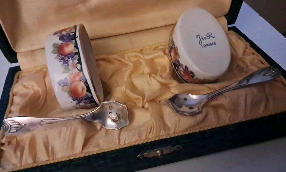 Salerons 2 Porcelaine Limoges Jie R Et 2 Cuillères Métal Argenté Coffret Ancien | Puces Privées